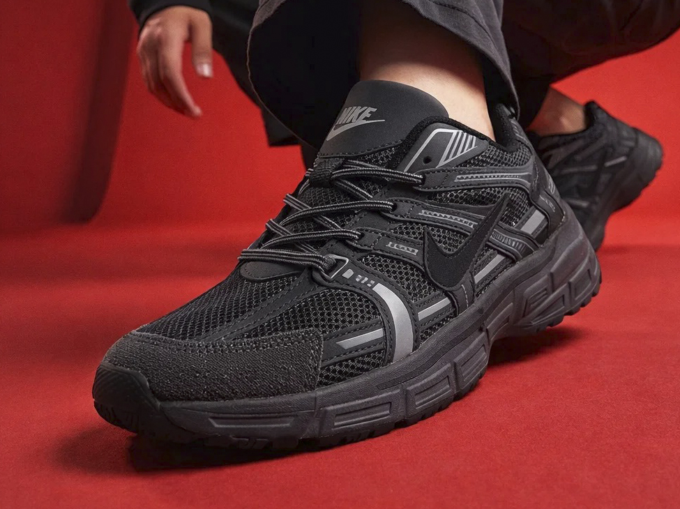 Спортивные кроссовки Nike V2K Run для улицы 