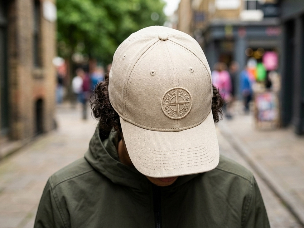 Какие аксессуары сочетаются с кепкой Stone Island