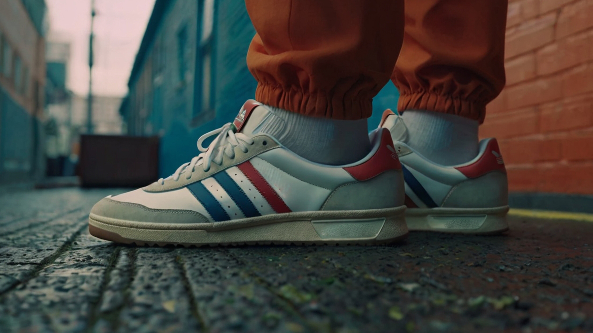 Цена на Adidas Spezial: полосатая классика